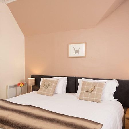 The Gordon Arms Hotel West Linton Buitenkant foto