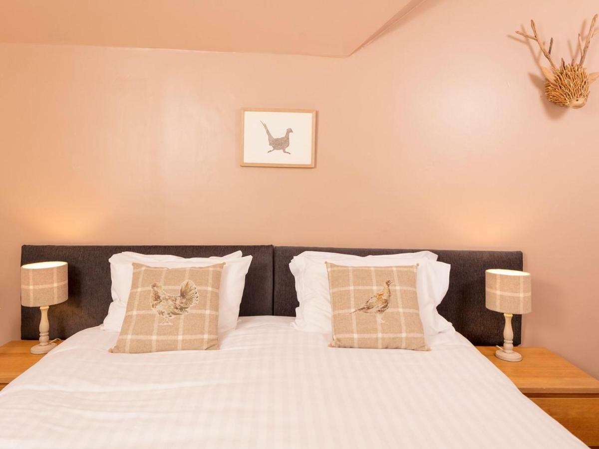 The Gordon Arms Hotel West Linton Buitenkant foto
