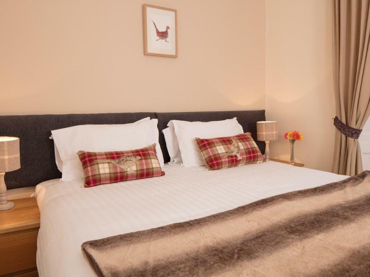 The Gordon Arms Hotel West Linton Buitenkant foto
